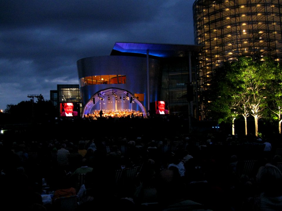 VW Dresden Gläserne Manufaktur Open-air-Konzert