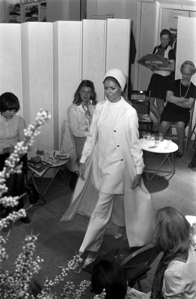 Wintermode 1969-1970 van Metz, Amsterdam bruidscomplet, Bestanddeelnr 922-7584