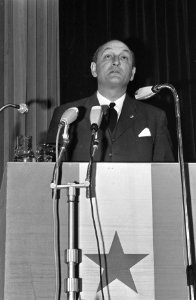 VVD-jaarvergadering te Maastricht. Mr. Toxopeus tijdens openingsrede, Bestanddeelnr 921-2281