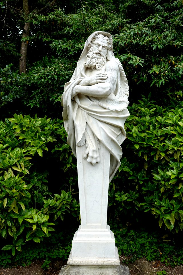 Winter, sculptor unknown, 1700-1800 - Waddesdon Manor - Buckinghamshire, England - DSC07888
