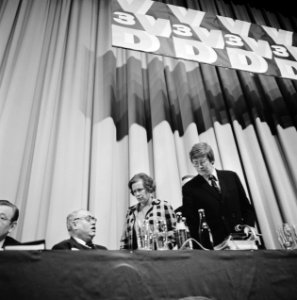 VVD-congres in Utrecht Haya van Someren aan het woord, vlnr Van Riel , Van , Bestanddeelnr 927-0812