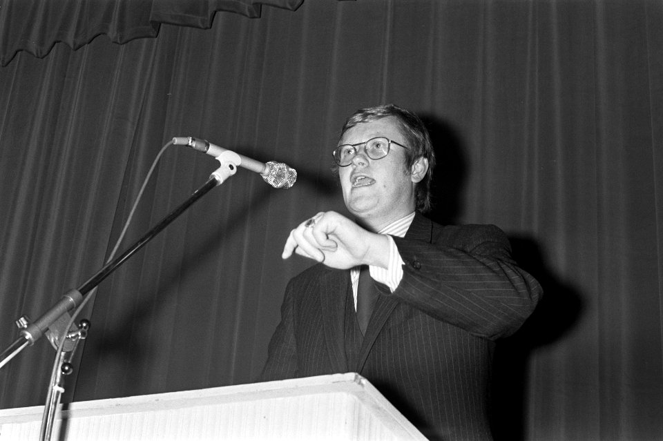VVD-lijsttrekker Hans Wiegel spreekt in Concertgebouw te Haarlem, Bestanddeelnr 926-0073