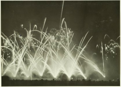 Vuurwerk i.v.m. afsluiting Haarlemse Bloemenweek. NL-HlmNHA 5400467289
