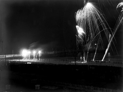 Vuurwerk op de boulevard in Scheveningen, Bestanddeelnr 189-0773