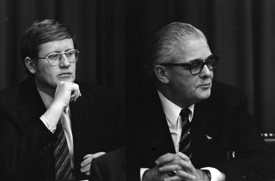 VVD kamerleden Geertsema (rechts) en Wiegel, Bestanddeelnr 926-8136