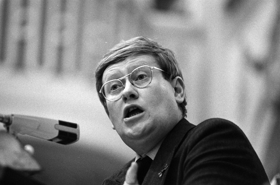VVD-fraktieleider Wiegel tijdens zijn betoog, Bestanddeelnr 931-8072
