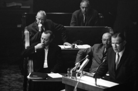 VVD-parlementariër Jan Baas legt een verklaring af, Bestanddeelnr 919-6420