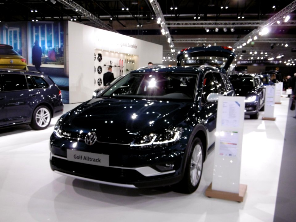 VW Golf VII Alltrack Facelift (1) - Vienna Autoshow 2018