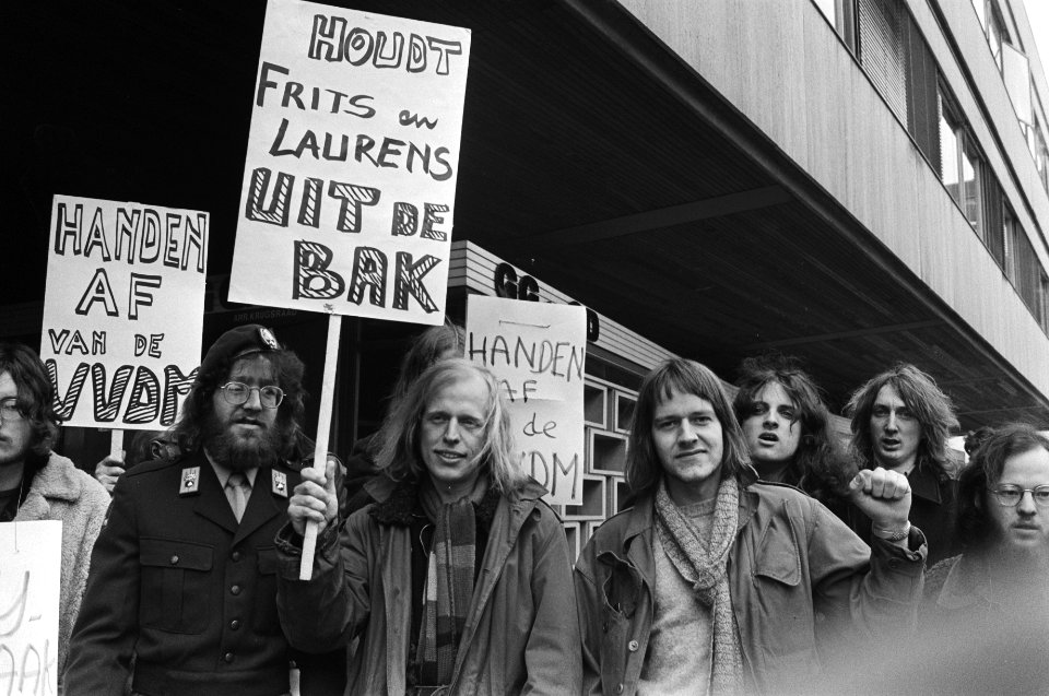 VVDM-ers voor Krijgsraad in Arnhem Laurens Philipsen (links) en Frits van Harti, Bestanddeelnr 928-4572