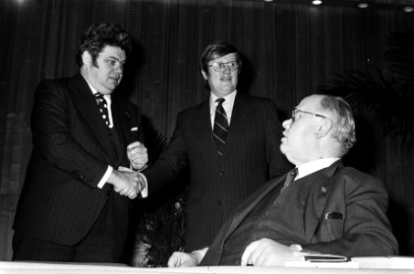 VVD-congres in Breda vlnr Vonhoff, Wiegel, en Van Riel, Bestanddeelnr 927-8039