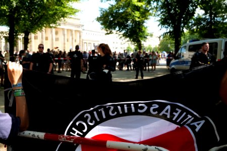 VVN-BdA protest at Sinti and Roma memorial 2020-08-01 21