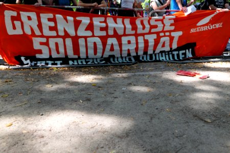 VVN-BdA protest at Sinti and Roma memorial 2020-08-01 24
