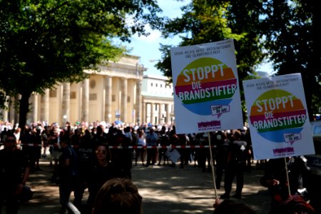 VVN-BdA protest at Sinti and Roma memorial 2020-08-01 20