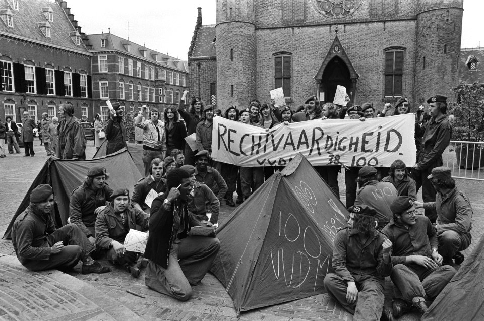 VVDM-ers demonstreren op Binnenhof, Bestanddeelnr 928-6226