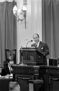 W.K.N. Schmelzer, fractievoorzitter van de KVP aan het woord, Bestanddeelnr 916-3038