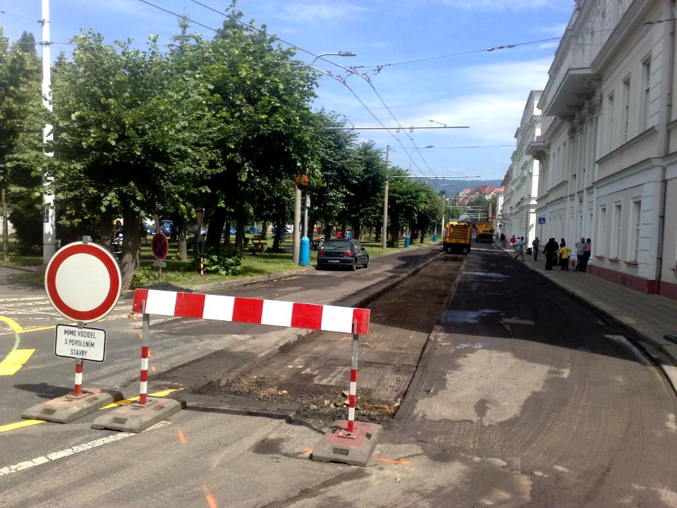 Vytváření kruháku u Nových lázní - začátek července 2013 14