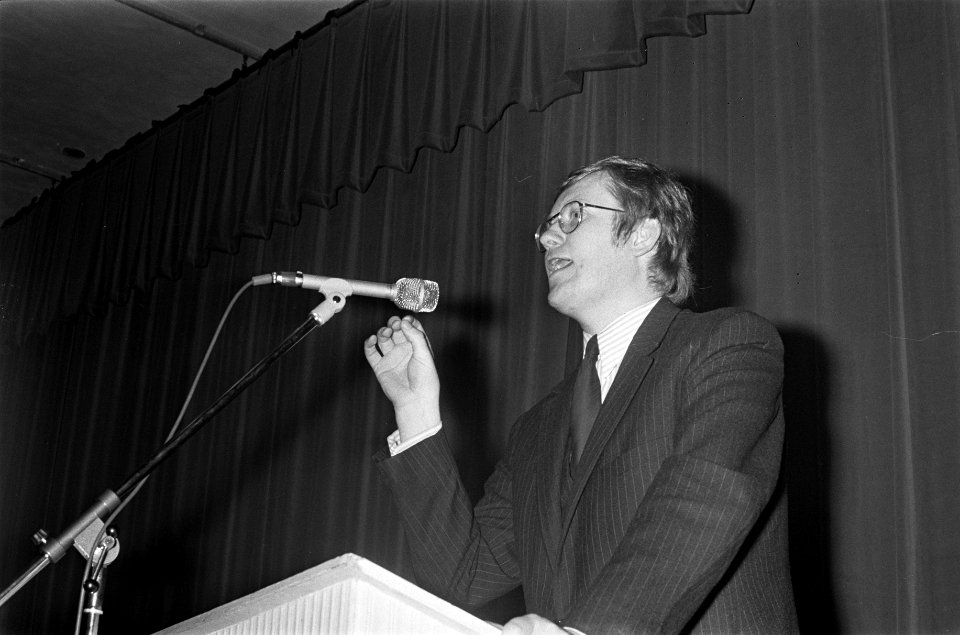 VVD-lijsttrekker Hans Wiegel spreekt in Concertgebouw te Haarlem, Bestanddeelnr 926-0074