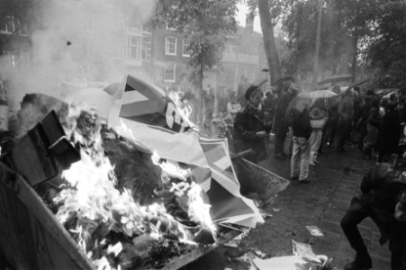 VVD-kantoor in Amsterdam bezet uit protest tegen VVD-houd in rakettenkwestie , Bestanddeelnr 932-9900