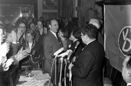 VVD in Poort van Cleve , v.l.n.r. Vonhoff, Toxopeus en Keyzer, Bestanddeelnr 920-0808