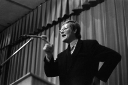 VVD-lijsttrekker Hans Wiegel spreekt in Concertgebouw te Haarlem, Hans Wiegel sp, Bestanddeelnr 926-0076