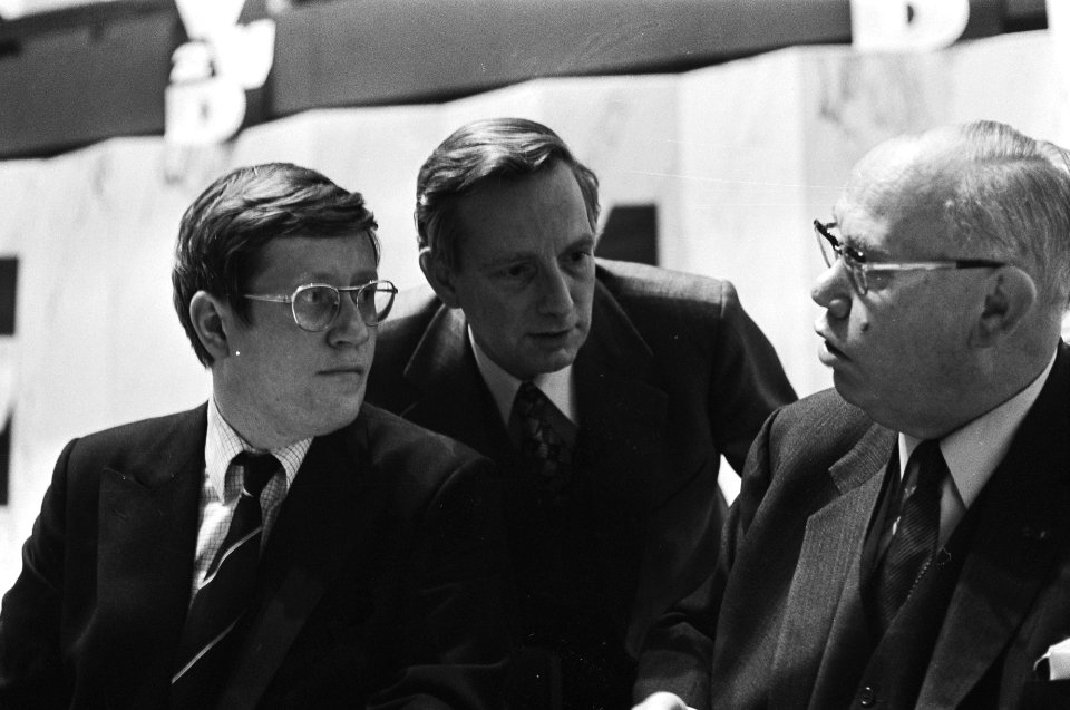 VVD-congres in Doelen, Rotterdam v.l.n.r. Wiegel, Korthals-Altes (partijvoorzit, Bestanddeelnr 928-4639