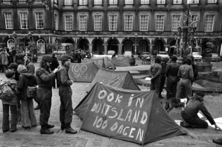 VVDM-ers demonstreren op Binnenhof, Bestanddeelnr 928-6228