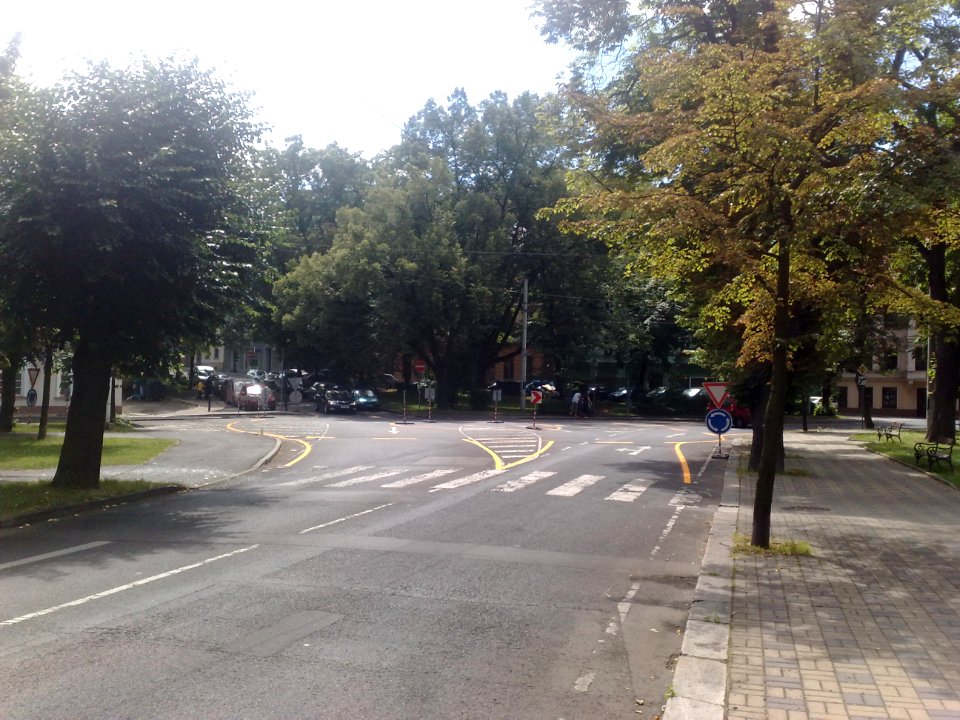 Vytváření kruháku u Nových lázní - začátek července 2013 13