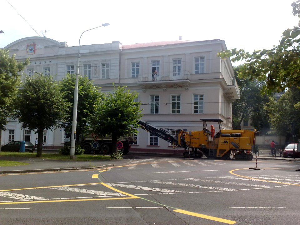 Vytváření kruháku u Nových lázní - začátek července 2013 11