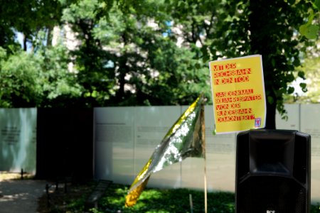 VVN-BdA protest at Sinti and Roma memorial 2020-06-06 13
