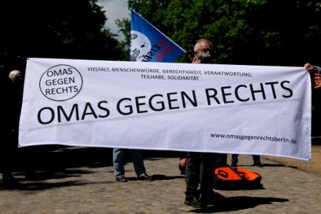 VVN-BdA protest at Sinti and Roma memorial 2020-06-06 06