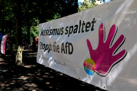VVN-BdA protest at Sinti and Roma memorial 2020-08-01 07