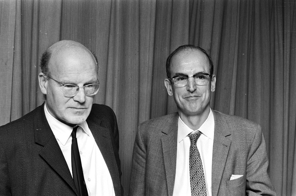 W. Drees Jr. lijsttrekker DS 70 persconferentie, Den Haag links J. M. Drees , Bestanddeelnr 924-1548