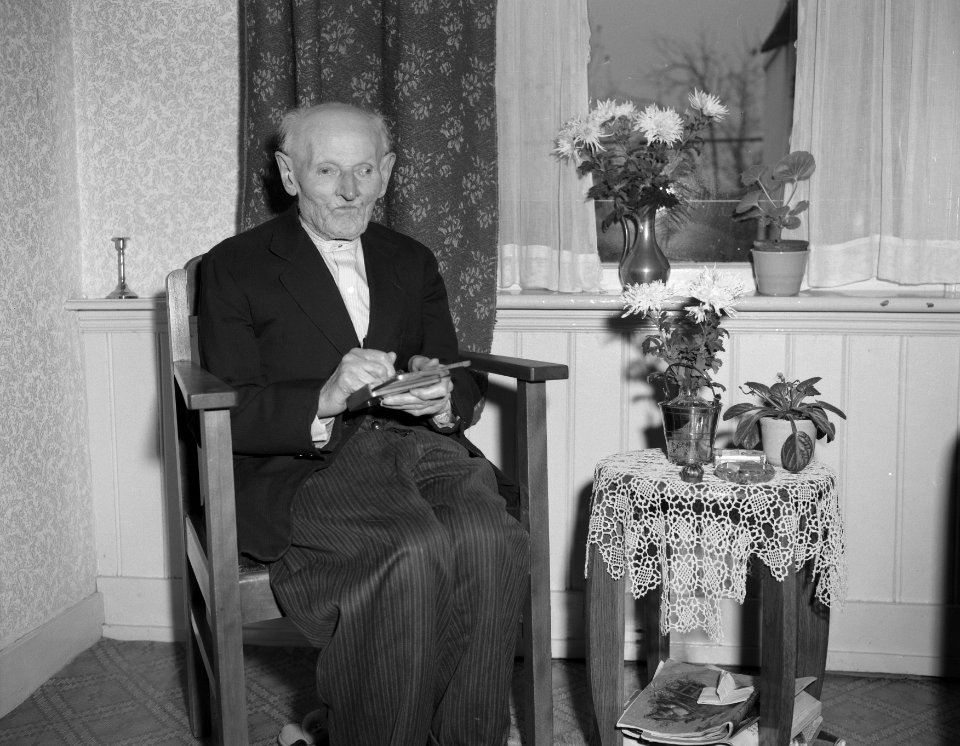 W H Kosterling te Delft wordt 106 jaar, Bestanddeelnr 909-1331