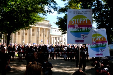 VVN-BdA protest at Sinti and Roma memorial 2020-08-01 19