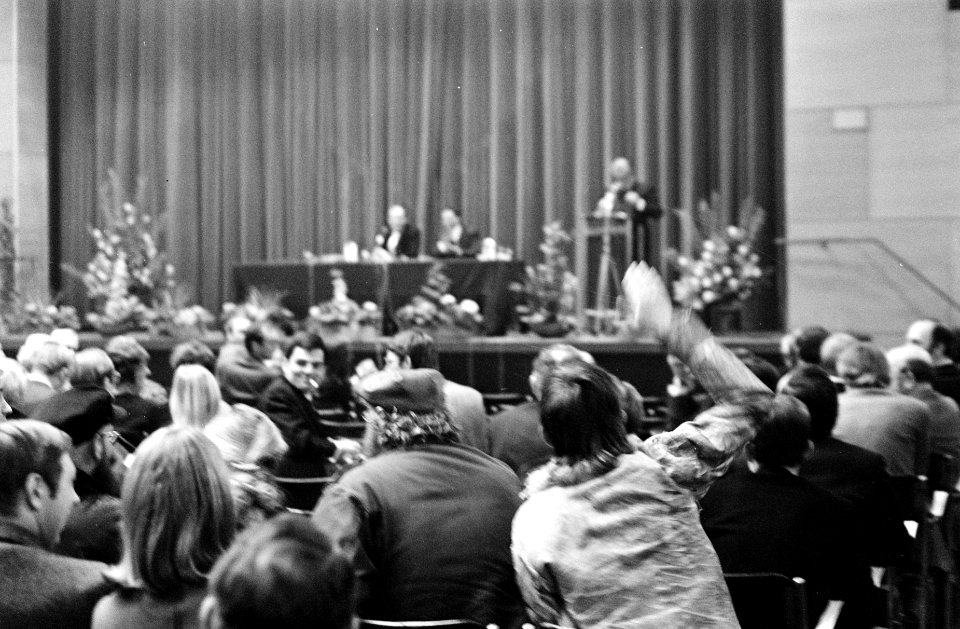 VVD-verkiezingsvergadering in Kras Amsterdam., Bestanddeelnr 923-3523