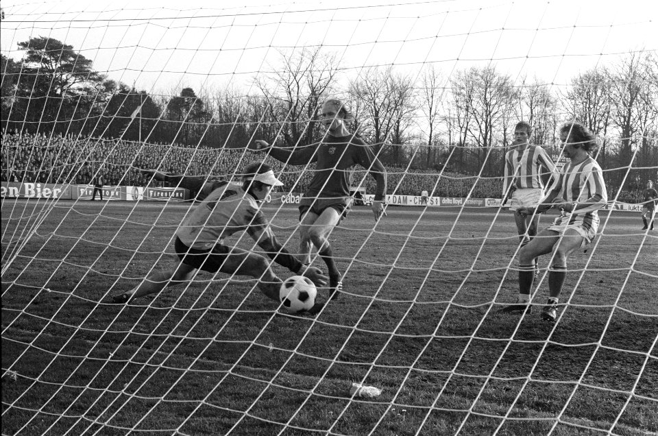 Wageningen tegen Ajax -02, Geels scoort tweede doelpunt langs keeper Van Geffen, Bestanddeelnr 927-7150