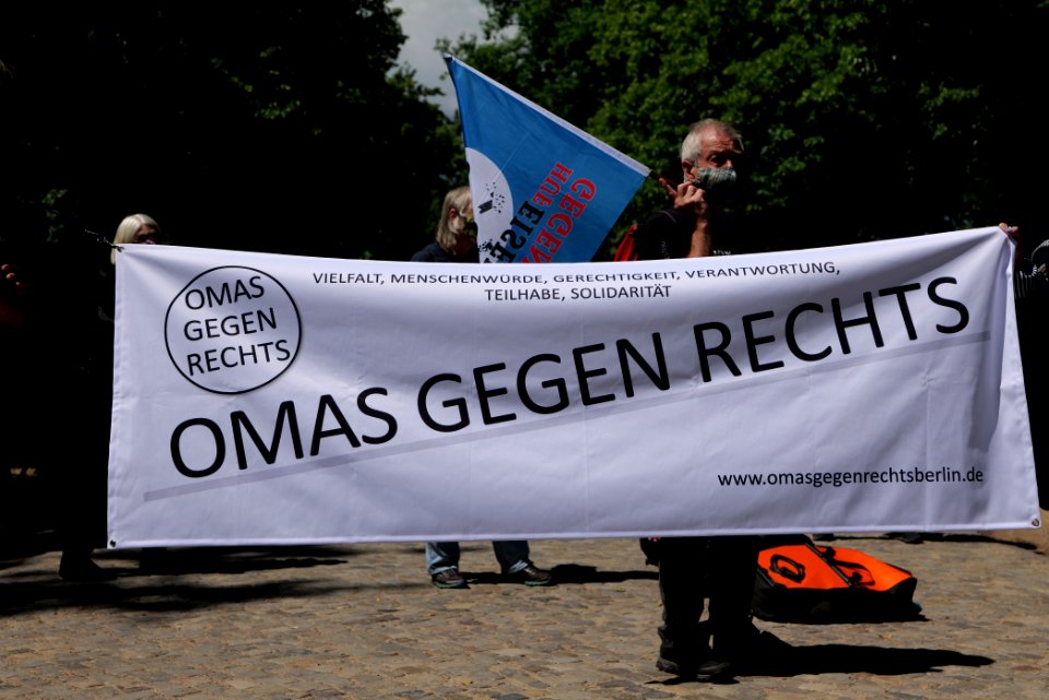VVN-BdA protest at Sinti and Roma memorial 2020-06-06 05