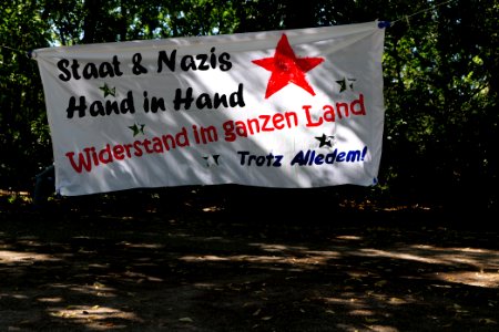 VVN-BdA protest at Sinti and Roma memorial 2020-08-01 10
