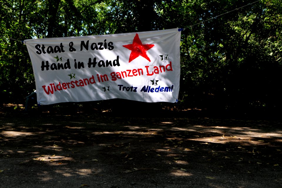 VVN-BdA protest at Sinti and Roma memorial 2020-08-01 11