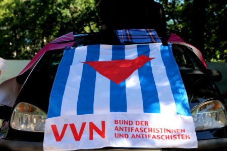 VVN-BdA protest at Sinti and Roma memorial 2020-08-01 03