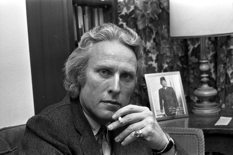 W L Oltmans , journalist (kop), opdracht Vrije Volk, Bestanddeelnr 925-3170