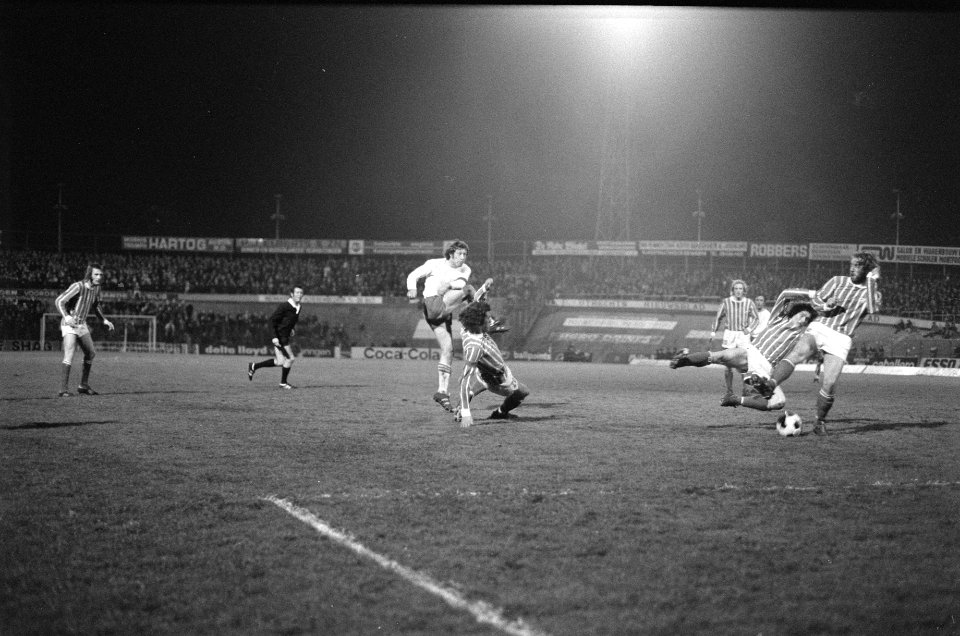 Wageningen tegen FC Den Haag 0-1 (beker), Mansveld (l) scoort, Bestanddeelnr 927-8764