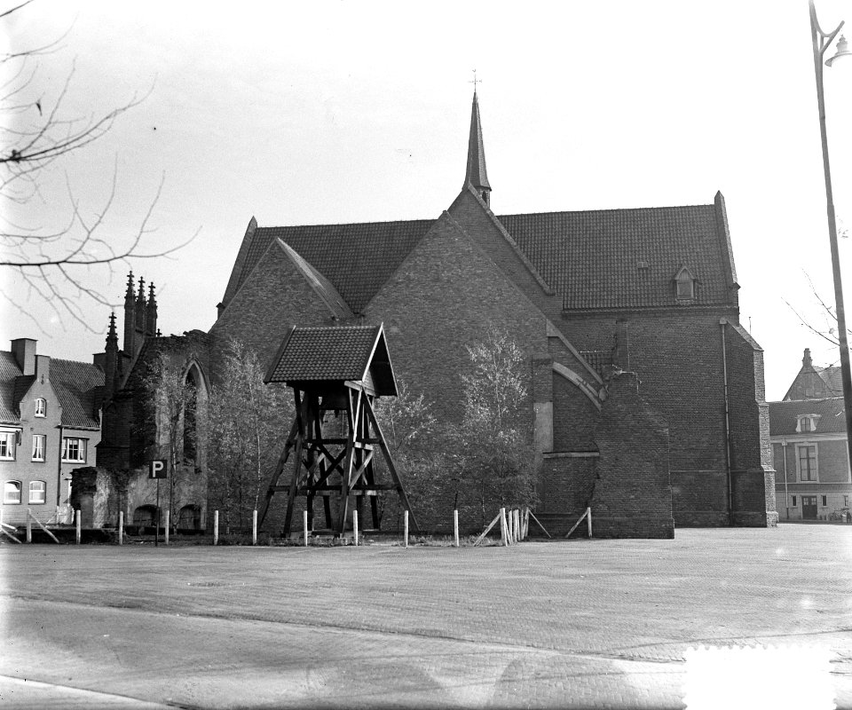 Wageningen, Ned. Hervormde kerk. Situatie voor de werderopbouw van de door oorlo, Bestanddeelnr 934-5440