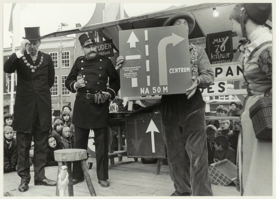 Wagenspel i.v.m. de heropening (voetgangersdomein) van de Grote Markt. NL-HlmNHA 54011656