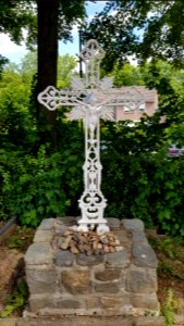 Wahlwiller-kerkhofkruis achter kerk (3)