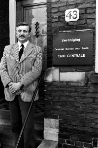 W van Klink , voorzitter van de Taxi Centrale Amsterdam (TCA), Bestanddeelnr 930-2151
