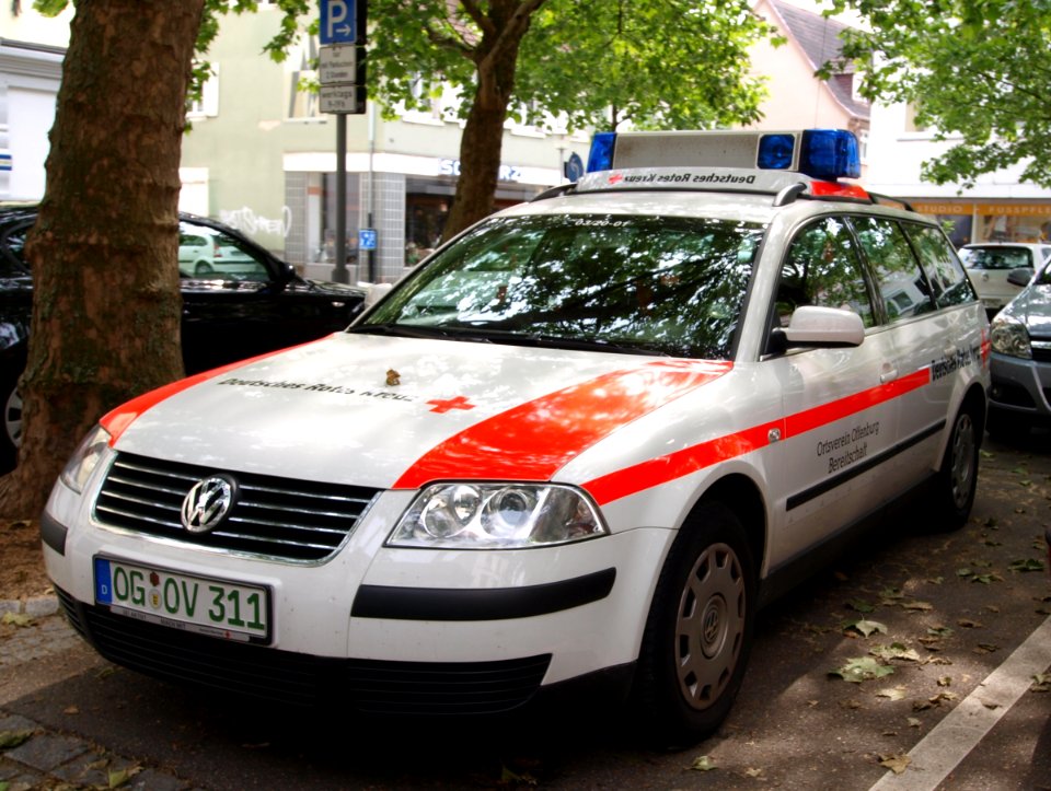 VW Passat TDI Deutsches Rotes Kreuz pic2