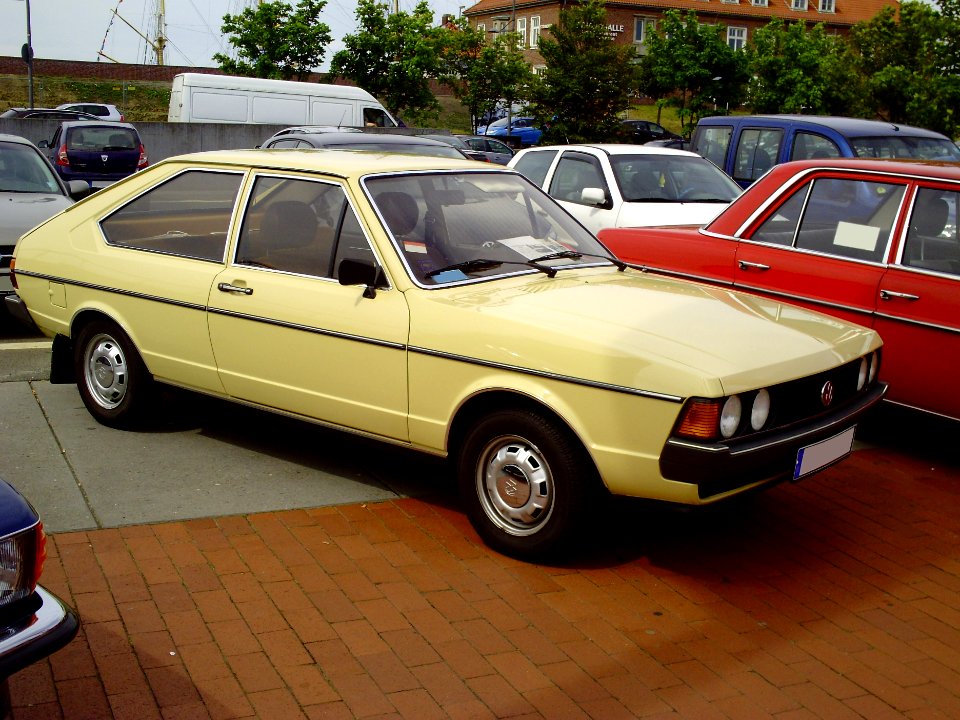 VW Passat B1 yellow