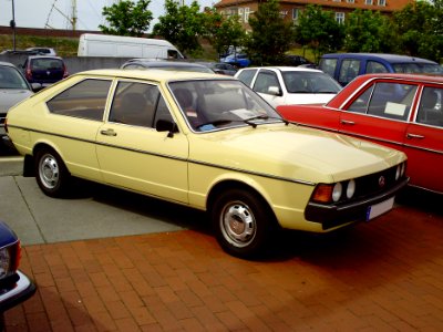 VW Passat B1 yellow
