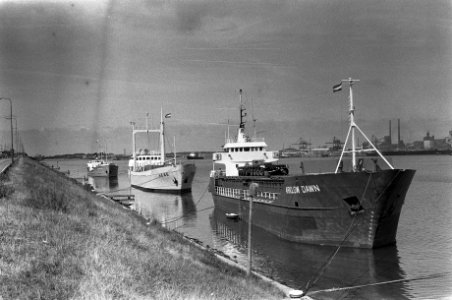 Wachtende vrachtschepen in het Noordzeekanaal, Bestanddeelnr 928-1213